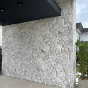 PEDRA MADEIRA ABERTA RACHADA BRANCA